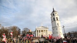 Майдан біля Кафедрального собору у Вільнюсі у день поховання повстанців 22 листопада 2019 року