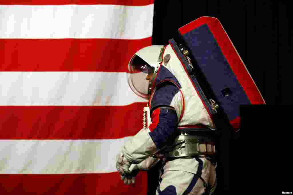 САД - Американската НАСА го објави планот Артемис за испраќање луѓе на Месечината во 2024 година, за првпат по мисијата Аполо 17 во 1972 година, соопшти Агенција и додаде дека во мисијата ќе има еден астронаут и една астронаутка, која ќе биде првата жена испратена од НАСА на Месечината.