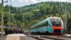В Ингушетии пассажирский поезд столкнулся с тонированной "Ладой"