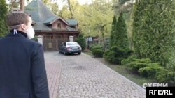 Тож знімальна група вирішили подивитися, як гуляють лісом відвідувачі закладу, як раніше зазначив його менеджер