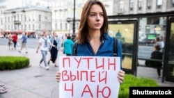 Навальныйды колдоп, Санкт-Петербургда өткөн жеке пикеттер