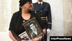 В день 21-й годовщины со дня начала войны в Абхазии в центре внимания оказался мемориал павшим за территориальную целостность в центре Тбилиси, куда пришли матери, более двух десятков лет не снимавшие траурных одежд