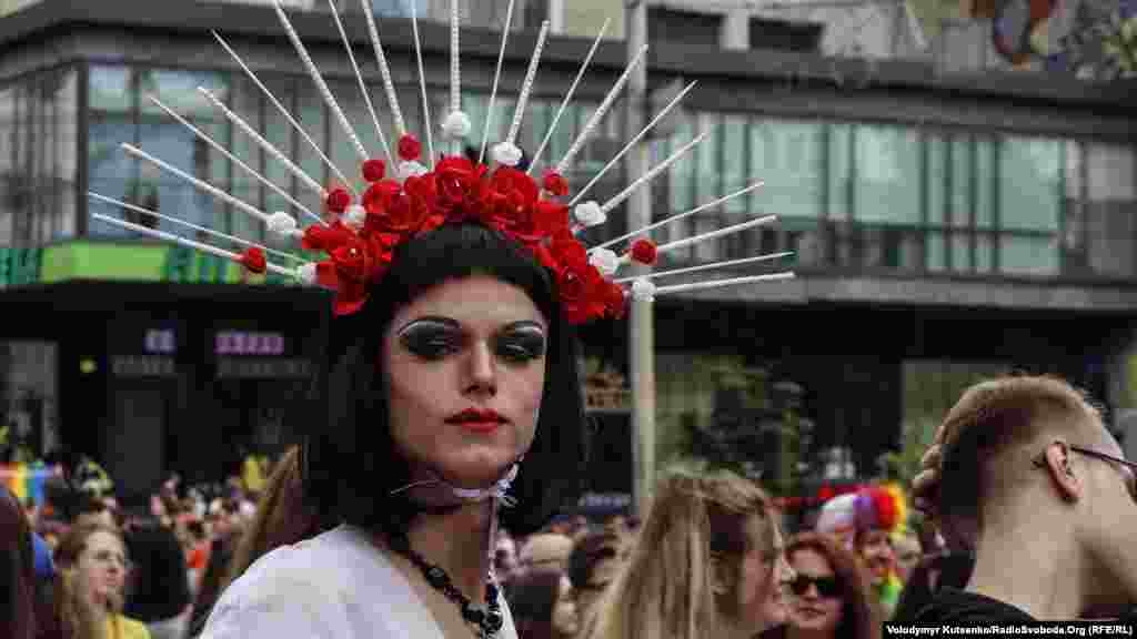 Из года в год участники и участницы KyivPride появляются на марше в разных образах
