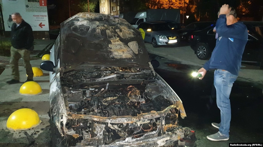 Вночі 17 серпня цього року в Броварах на Київщині невідомі підпалили автомобіль програми «Схеми»
