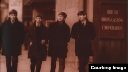 Фрагмент конверта альбома The Beatles Live at the BBC 