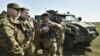 Ուկրաինայի նախագահ Պետրո Պորոշենկոն հետևում է բանակի զորավարժություններին, արխիվ