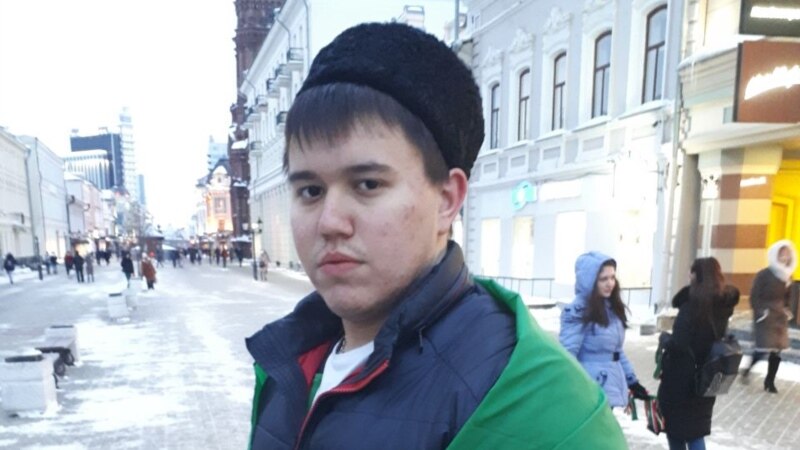 В Казани задержан татарский активист — он нёс флаг Татарстана