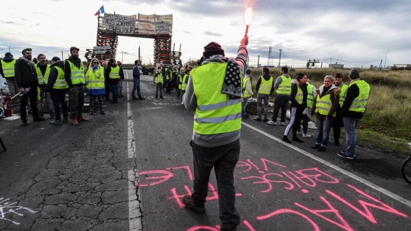 Rusia neagă orice amestec în criza politică declanșată de mișcarea „vestelor galbene” în Franța