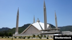 نمای از مسجد فیصل در شهر اسلام‌آباد