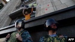 Акция протеста у здания Госдумы России. 2013 год.
