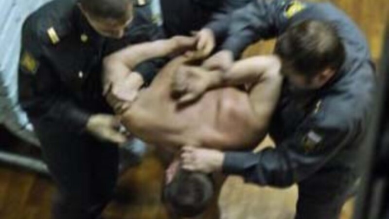 В России полицейские получили срок за пытки противогазом и электрошокером 