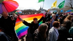 Демонстрация ЛГБТ-активистов в российском городе Санкт-Петербурге. 1 мая 2017 года. Иллюстративное фото.