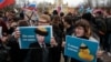 «Він нам не цар» – прихильники Навального мітингують у Росії напередодні інавгурації Путіна