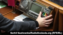 У грудні 2019 року Конституційний суд визнав конституційним законопроєкт, який передбачає зменшення кількості народних депутатів з 450 до 300 