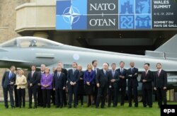 Liderii ţărilor NATO la summitul din Marea Britanie