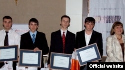 Tineri cîștigători ai unor proiecte de afaceri
