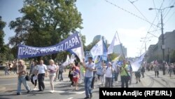 Protestna šetnja prosvetnih radnika ulicama Beograda