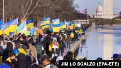 За даними української діаспори, в США можуть перебувати близько 200 тисяч мігрантів з України
