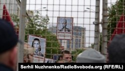 Учасникам альтернативної іронічної акції «Безсмертний Грут», організованої об’єднанням «Демократична сокира», поліція не дозволила приєднатися до ходи, мотивувавши це міркуваннями безпеки