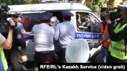 Задержания в Алматы 21 сентября 2019 года. Массовые задержания также проходили 26 октября в ряде городов в местах, обозначенных движением «Демократический выбор Казахстана» как площадки для проведения протестов, а также в преддверии этих событий.