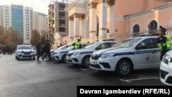 Автомобили Патрульной службы милциии во время церемонии запуска службы. Бишкек, 31 октября 2019 года.