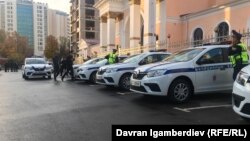 Автомобили Патрульной службы милиции. Бишкек, 31 октября 2019 года.