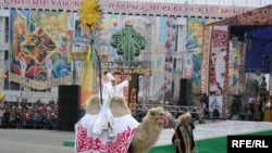 Наурыз мейрамы кезіндегі театрландырылған көш. Алматы, 22 наурыз 2006 ж.
