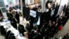 «پلمپ ستادهای اصلاح‌طلبان و درگیری پلیس با هواداران موسوی»