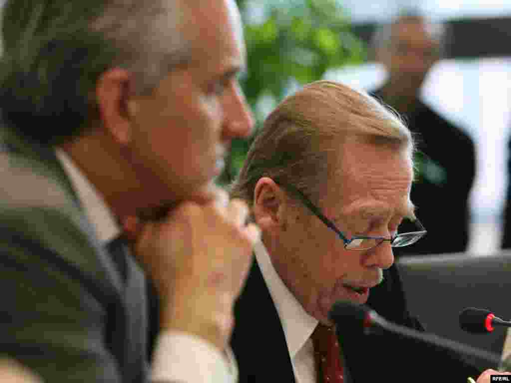 RFE/RL President Jeffrey Gedmin listens while Havel speaks.