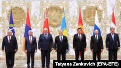 BELARUS -- CSTO leaders pose for a group photo during during the Collective Security Council of the Collective Security Treaty Organization (CSTO) summit in Minsk, November 30, 2017