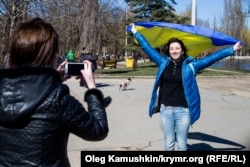 Учасниця акції в Сімферополі, присвяченої дню народження Тараса Шевченка, 9 березня 2015 року