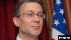 АҚШнинг Ўзбекистондаги элчиси Даниэл Розенблюм.