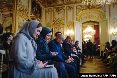 Ogir moylash video Tomskning yalangoch qizlari