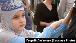 Ղրիմի թաթարները մասնակցում են տեղահանության զոհերի հիշատակին նվիրված արարողությանը, Կիև, 18 մայիսի, 2019թ.