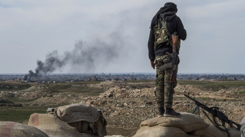 Gjendet një varrezë masive në zonën që kontrollohej nga militantët e IS-it 