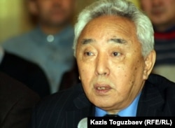 Қабдеш Жұмаділов, қазақ жазушысы. Алматы, 9 қаңтар 2012 жыл.