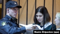 Надежда Толоконникова из Pussy Riot на процессе, апрель 2013 года