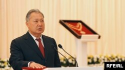Kurbanbek Bakiyev ikinci dəfə prezident kimi and içir