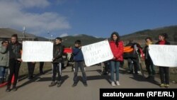 Armenia - Residents of Mghart and Ardvi villages protest against a mining company, 1Dec2017. 