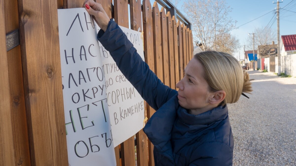 Симферополь: жители Каменки второй день «пикетируют из дома» против  строительства мусорной станции