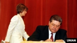 Юлія Тимошенко з 1997 по 1999 рік була заступником Лазаренка в партії «Громада»