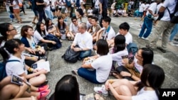 Студенты из числа участников нынешних протестных выступлений в Гонконге 