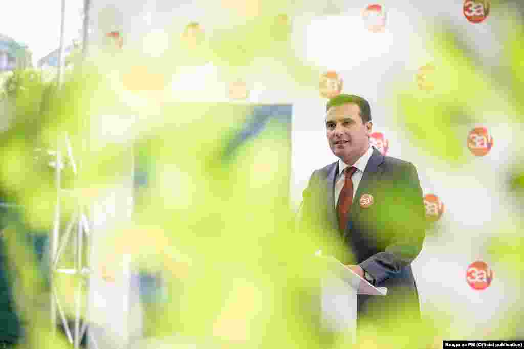 МАКЕДОНИЈА - За важноста за демократско спроведување на процесот за референдумот и за потребата од висока одговорност од страна на сите субјекти во државата за да се осигура изјаснувањето на граѓаните, било разговарано на средбата меѓу премиерот Зоран Заев и шефот на набљудувачката мисија на ОБСЕ/ОДИХР за спроведување на референдумот.