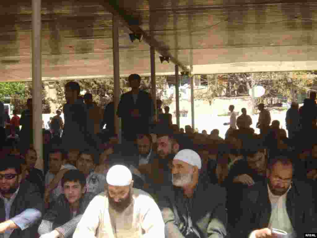 Azerbaijan -- men in mosque (AZSL)