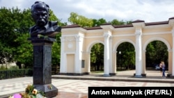Пам’ятник Тарасові Шевченку в окупованому Сімферополі, перед яким російська влада забороняє збиратися 9 березня