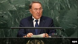 Президент Казахстана Нурсултан Назарбаев выступает на заседании Генеральной Ассамблеи ООН. Нью-Йорк, 28 сентября 2015 года.