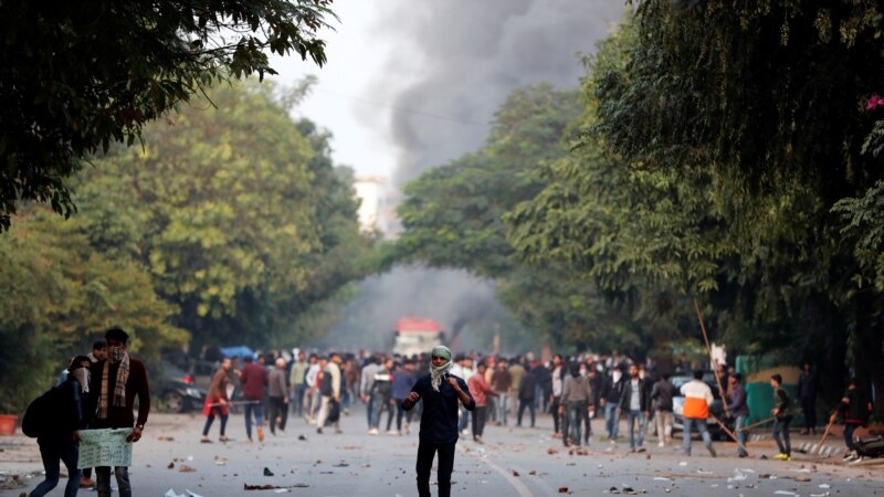 Индияда полиция менен кагылышта 23 адам набыт болду