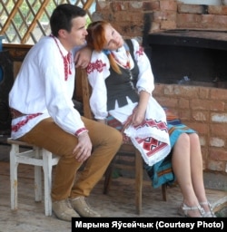 Танцоры на адпачынку. Алёна і Аляксандар Субоціны з этнаграфічнага аб’яднаньня “Поўнач” зь Віцебска