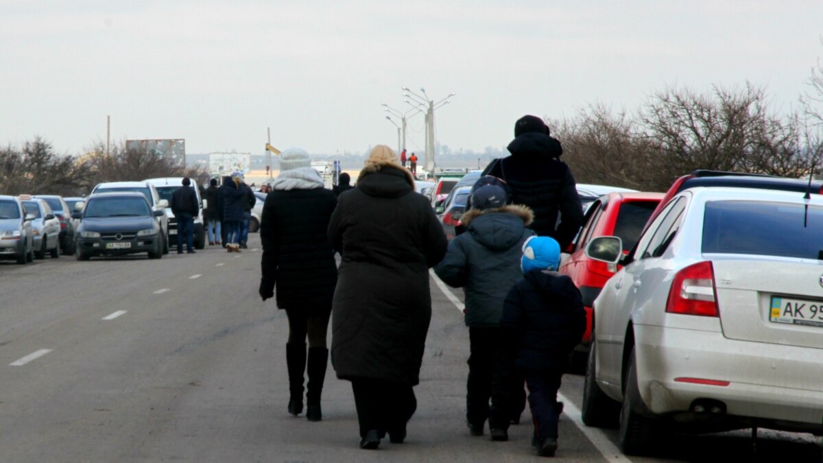 Из аннексированного Крыма на материк: путь через Чонгар