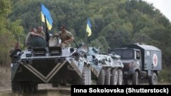 Українські військові на полігоні на Житомирщині, де їм проводять вишкіл британські інструктори, 11 серпня 2015 року